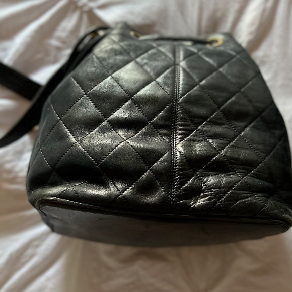 Authentic Chanel Bucket Drawstring Vintage Black Quilted Lambskin Cross Body Bag - Picture 4 of 14